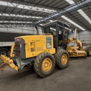 Motoniveladora Komatsu GD555 - foto 5